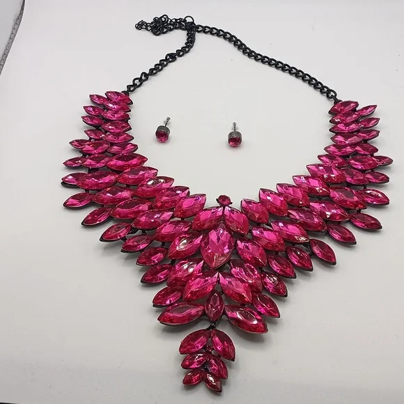 SOLD! Stunning Hot Pink Ornate Bright Statement Necklace & Earrings Set! - Picture 4 of 8